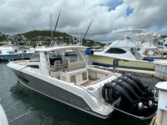 42' Boston Whaler 2015 Yacht For Sale